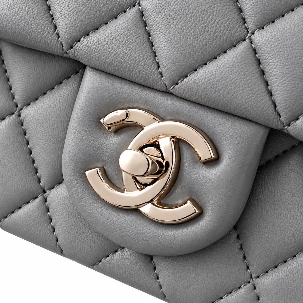 Chanel Quilted Chain Shoulder Bag 20×13×7cm