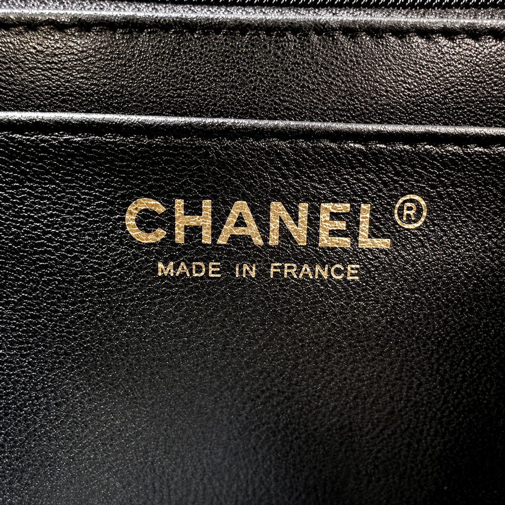 Chanel Classic Quilted Flap Bag | CC Hardware & Chain — 20cm